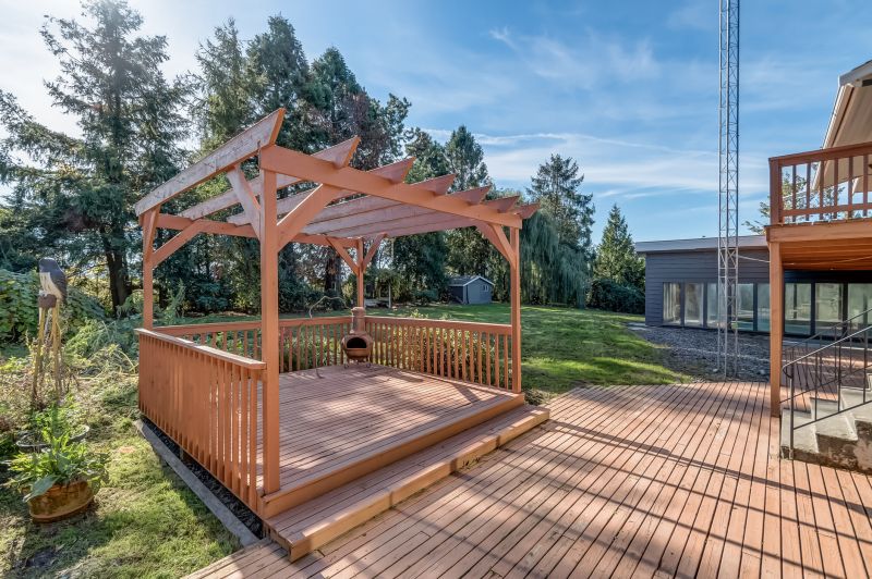 Deck with pergola